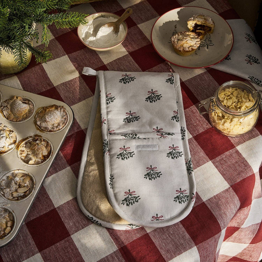 Mistletoe Double Oven Glove